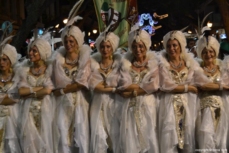 Desfile de gala Filà Alkamar - Escuadra blanca