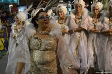 Desfile de gala Filà Alkamar – Escuadra blanca