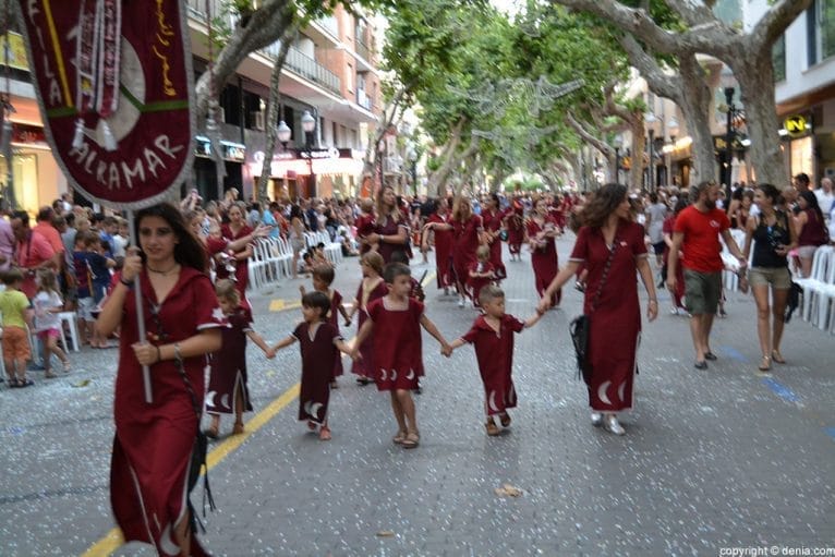 Banderín y niños de Alkamar