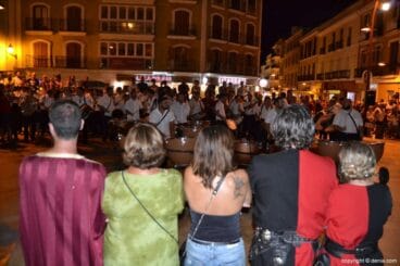 Cargos desfilando en el concierto de bandas