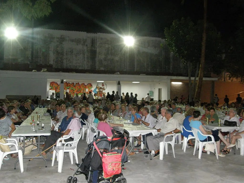 Cena popular en La Xara
