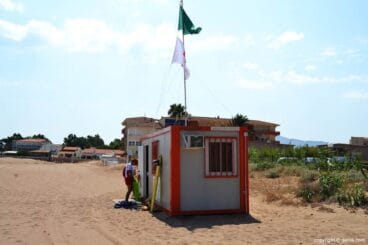 Cruz Roja en la playa de Els Molins