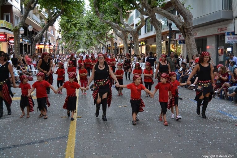 Desfile infantil de la filá Piratas