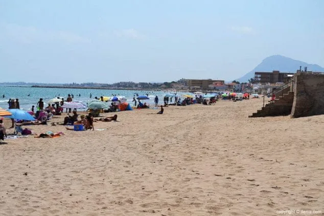Playa Les Deveses en Dénia: la nueva joya de arena fina (Guía 2026) 24 El Montgó desde Les Deveses