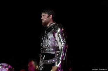 Embajador cristian parlamentando