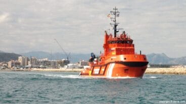 Embarcación de Salvamento Marítimo saliendo del puerto de Dénia