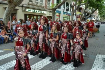 Escuadra de niñas de la filá Hospitalaris