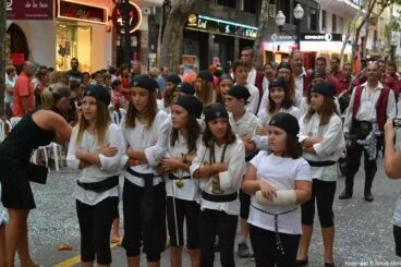 Escuadra de niñas de la filá Marins Corsaris