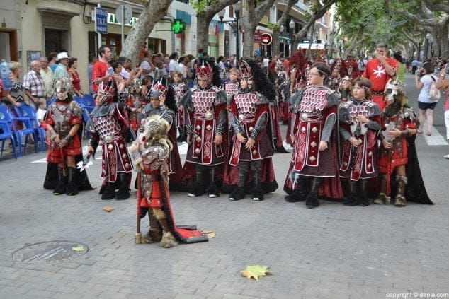 Cerca de 800 niños participan en el desfile infantil de ‘Moros i Cristians’ 47 Escuadra de niños de la filá Hospitalaris 3