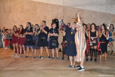 Escuadra desfilando en el concierto de bandas de Dénia