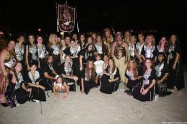 Filá Alkamar con capitana y embajadora al completo