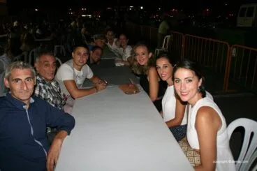 Gente de las fallas en la cena