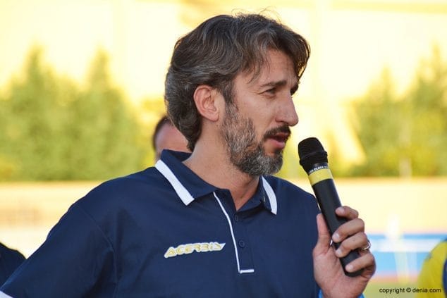 Juan Carlos hablando a la afición