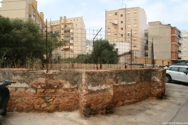 La caldera del gas por fuera, hoy abandonada