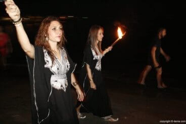 Las bengalas guian a las desembarcadas hacia el lugar del parlamento 2