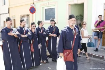Las distintas filás visitan a los capitanes