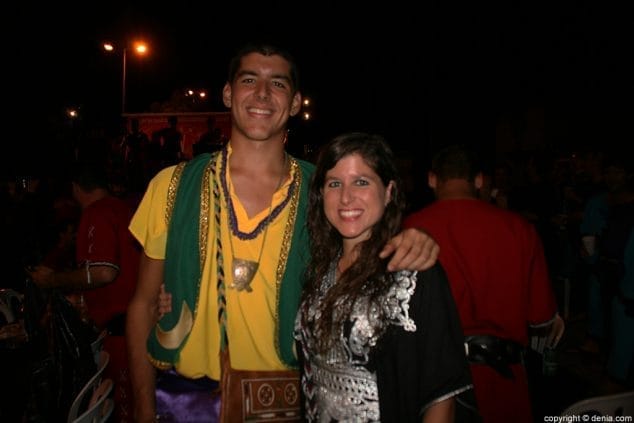 Las filas celebran la cena de acampada antes del desembarco 7