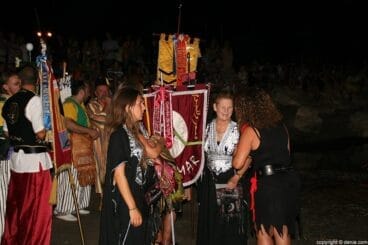 Las filas moras esperan a los que desembarcan 3