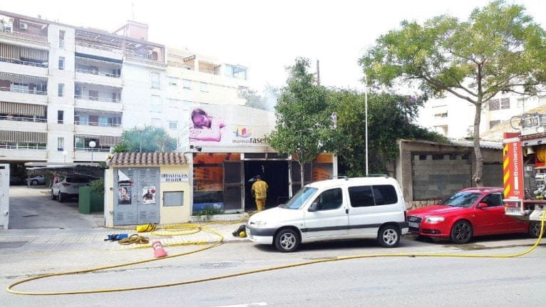 Los bomberos desplegaron las mangueras
