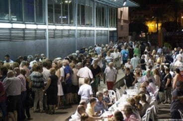 Majorals de Sant Roc acudieron también a la cena en el párking de la lonja 2