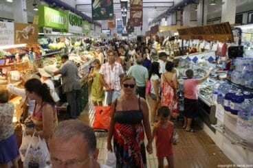 Mercat abarrotado de gente