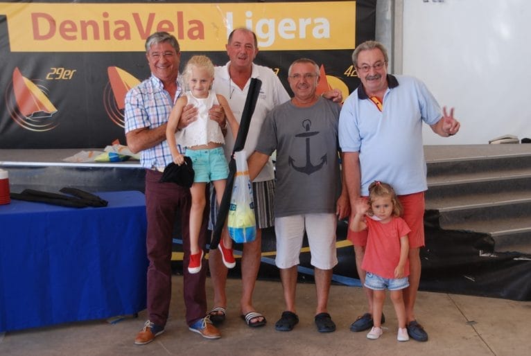 Miembros del barco Kresala tercer clasificado en el concurso de pesca