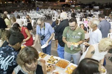 Mil personas acuden a la cena que organiza la comisión de la Mare de Deu 3