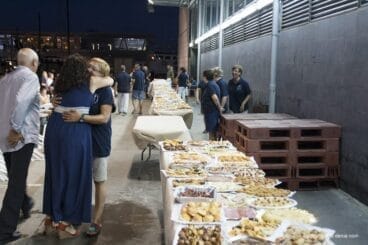 Mucha comida que elaboraron las mujeres de la comisión 2