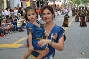 Niña de la filá Almogávers