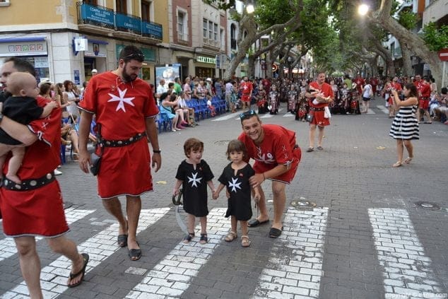 Cerca de 800 niños participan en el desfile infantil de ‘Moros i Cristians’ 91 Niños Hospitalaris