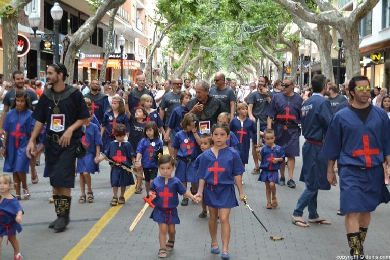 Niños y padres de la filá Cavallers  del me'n fot