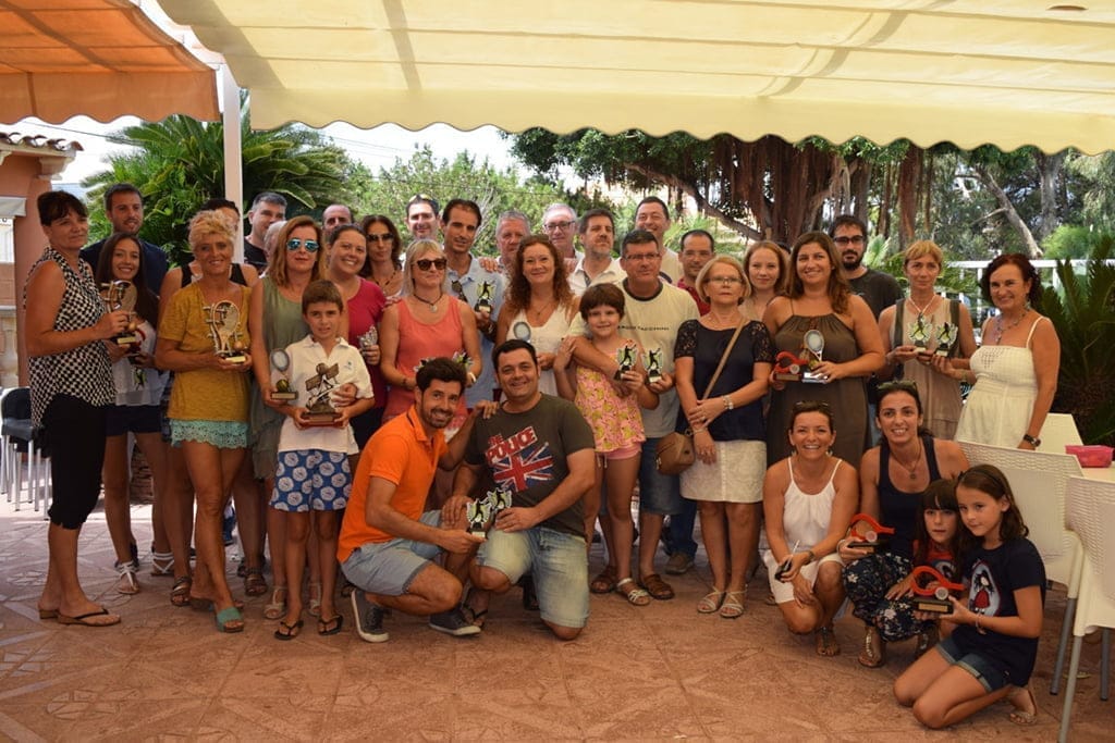 Quicoles Romany y María Attard fueron los campeones del IV Memorial Juan Periañez de tenis 3 Participantes en la entrega de trofeos del IV Memorial Juan Periañez del C.T. Dénia