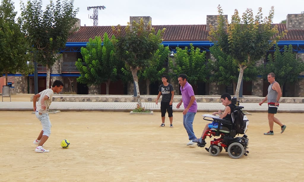 La familia de Condenados al Bordillo disfrutó mucho en su campamento de verano en Moraira 2 Partido de fútbol de Condenados al Bordillo