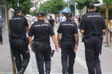 Policías Nacionales de servicio