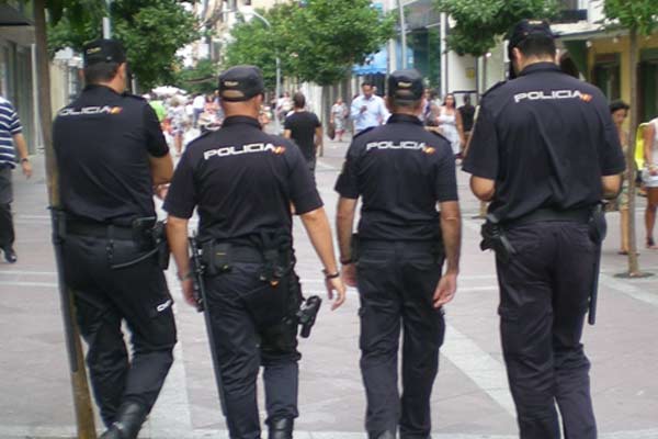 Policías Nacionales de servicio