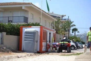 Puesto de socorro playa Les Deveses