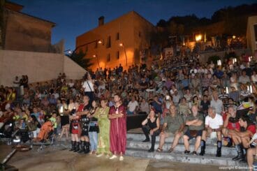 Público asistente al concierto de bandas de Dénia