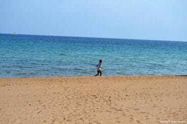 Runner en la playa Els Molins