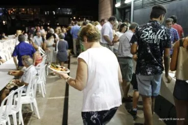Todos disfrutaron de la cena que les ofrecieron los miembros de la comisión 2