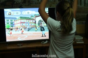 Un momento del la tarde de juegos en el casal de la falla Oeste