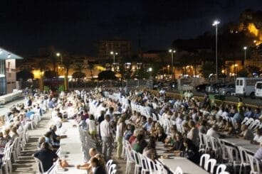 Unas mil personas en la cena de asociaciones