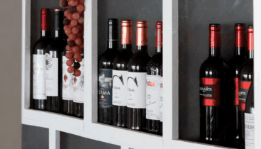 Acompaña tus platos con una copa de vino blanco o vino tinto