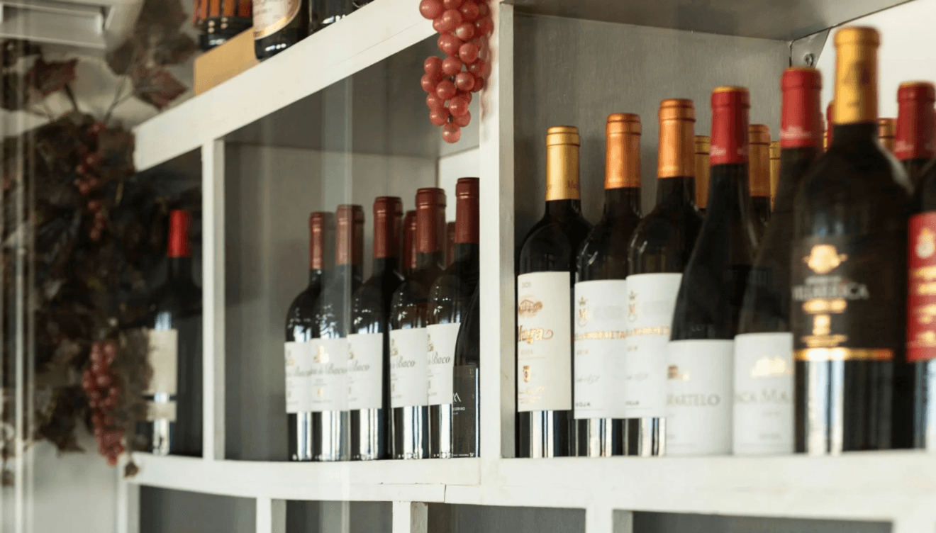 Maridaje de vinos de proximidad con platos salinos del puerto