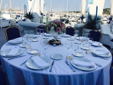 Mesa redonda Restaurante-Balandros