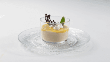 Prueba su mousse de yogur con mango