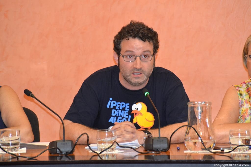 Óscar Mengual fue felicitados por todos los grupos