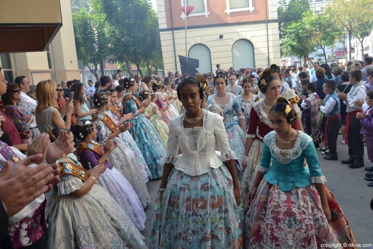 Presentación Infantil París Pedrera 2016 - Llegada de la comisión