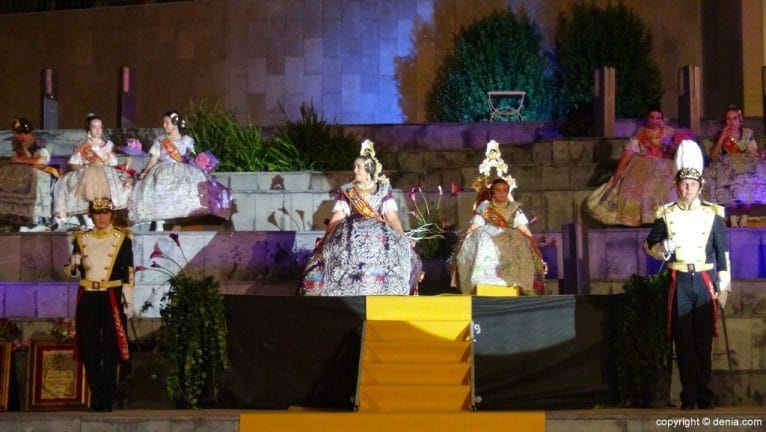 Presentación Falleras Mayores de Dénia 2016 - Marina y Alejandra con la Policía Local