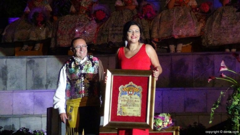 Presentación Falleras Mayores de Dénia 2016 - Detalle a Tere Vallalta
