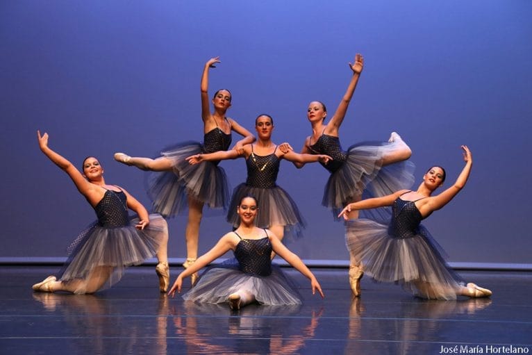 Actuación Escola de Dansa Mª Ángeles Signes